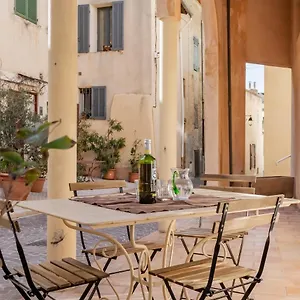 https://le-saint-clair-par-dodo-a-cassis.fr-provencehotel.com